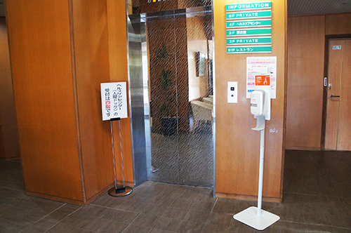 B1F　玄関 エレベータ脇